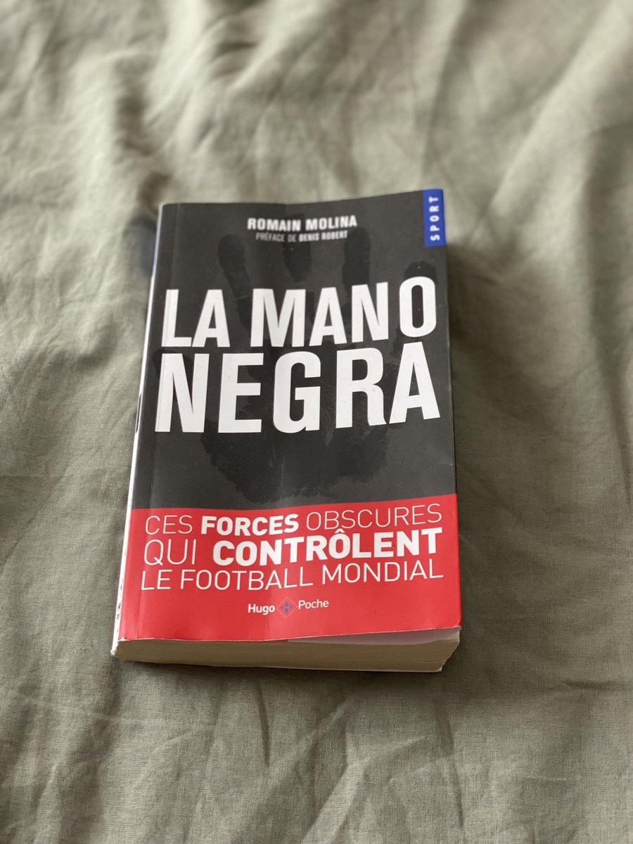 Alex1108L's tweet image. 📖⚽️ Un réel plaisir cette relecture de #LaManoNegra durant les vacances; après quelques années... Toujours plus d’actualité en cette fin de mercato. Encore BRAVO ⁦@Romain_Molina⁩ !! 👌🏻