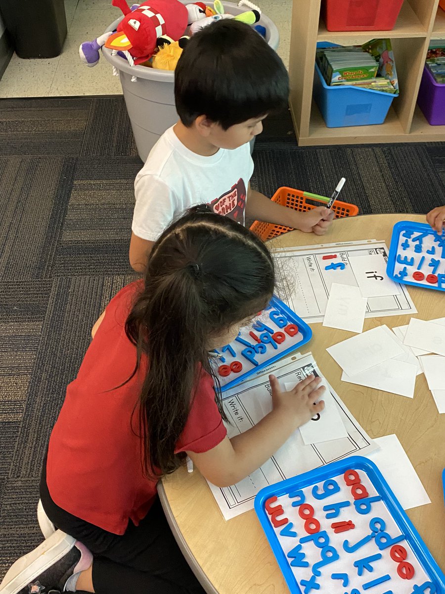 These mini Cougars have been hard at work during literacy centers 🤩 <a href="/MiniCougars/">MiniCougars</a>