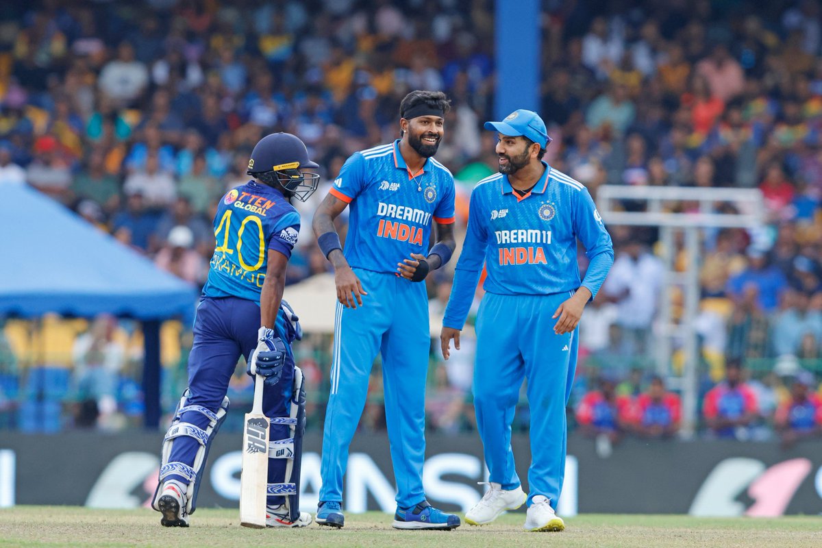 pradum099's tweet photo. 𝙒𝙃𝘼𝙏. 𝘼. 𝙒𝙄𝙉! 😎

A clinical show in the summit clash! 👌👌

A resounding 10-wicket win to clinch the #AsiaCup2023 title 👏👏

Well done, #TeamIndia! 🇮🇳
#INDvsSL https://t.co/9VYslSr0Lh