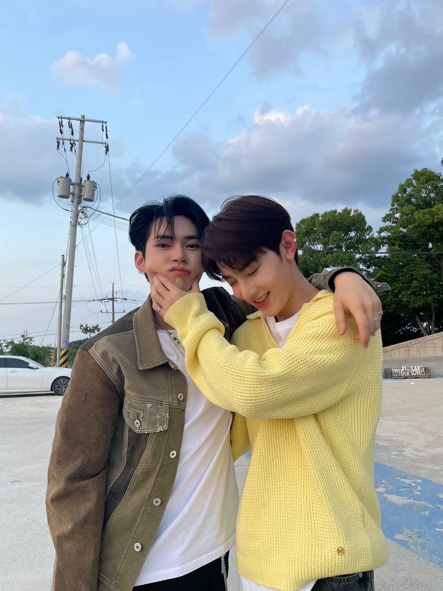 bintietiehao's tweet photo. 이사진이 뭐냐면요
촬영: 중국 5월 20일 我爱你데이
공개: 한국 9월 17일 고백데이 https://t.co/MoBJBzgLyn