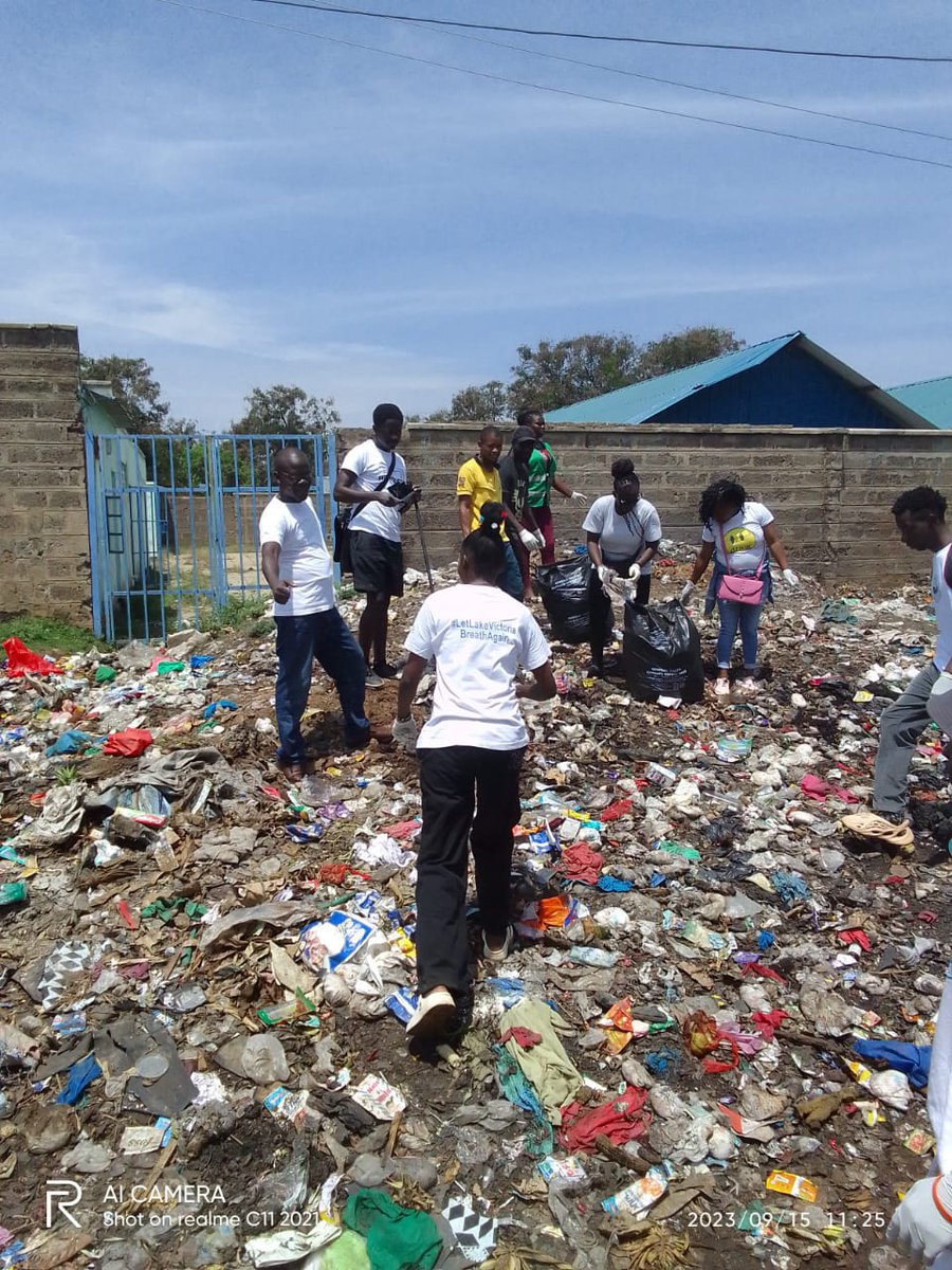 MtKenyaNetwork1's tweet photo. Thanks for all those who availed themselves to take part in World Clean Up Day.The event was flagged off at Laikipia county Assembly,cleaned Nanyuki town and Majengo area which later ended at Nanyuki https://t.co/YBMW1kwq2d was a success.
@NGMtaa031  @HonTuya  @YouthHub_KE https://t.co/k5d61urJLi