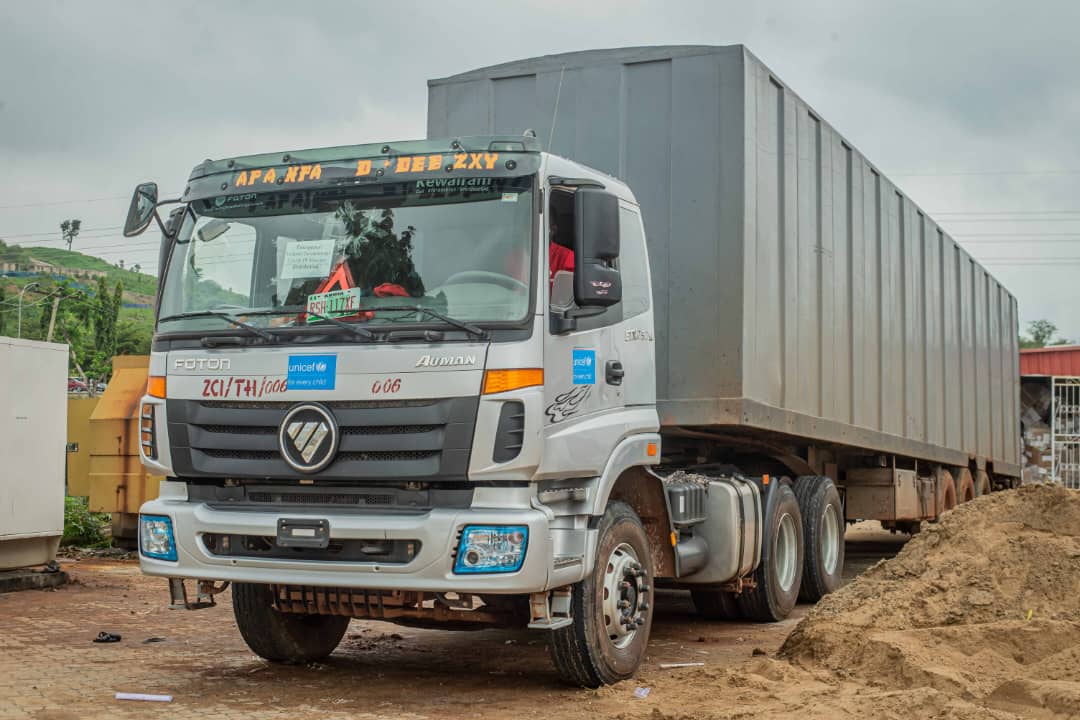 DrRownakKhan's tweet photo. @UNICEF_Nigeria stands ready to support Government's effort to combat Diphtheria outbreak! 1.2 million vaccines were delivered in Kano. #everychild health and well being. #VaccinesWork https://t.co/kFp4QpxYYE