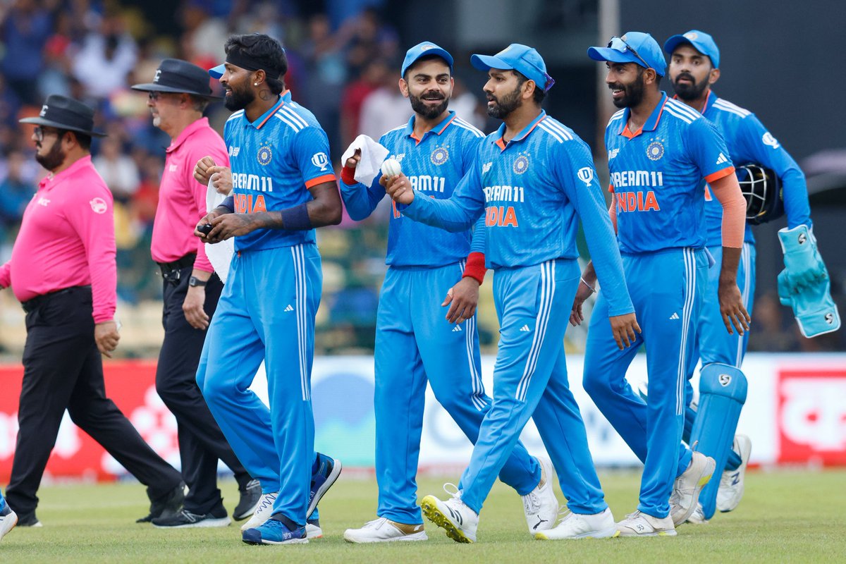 DhoruMahi's tweet photo. 𝙒𝙃𝘼𝙏. 𝘼. 𝙒𝙄𝙉! 😎
A clinical show in the summit clash! Well done, #TeamIndia! 🇮🇳

#INDvSL #AsianCup2023 
#MohammedSiraj #Siraj #AsiaCupFinals #gill #ishan 
#50 #263 #6 #10 https://t.co/l35sc7bbYb