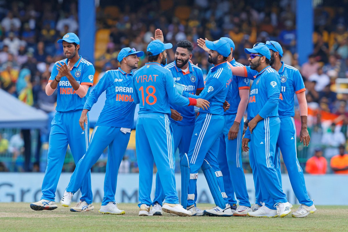 DhoruMahi's tweet photo. 𝙒𝙃𝘼𝙏. 𝘼. 𝙒𝙄𝙉! 😎
A clinical show in the summit clash! Well done, #TeamIndia! 🇮🇳

#INDvSL #AsianCup2023 
#MohammedSiraj #Siraj #AsiaCupFinals #gill #ishan 
#50 #263 #6 #10 https://t.co/l35sc7bbYb