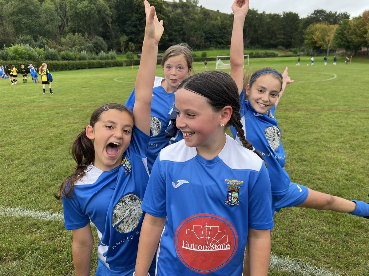ColdstreamGirls's tweet image. Our U12s enjoyed a great game this morning away to Melrose, with little to choose between the teams. Well done to Teagan for her first ever goal. Teammates very happy for her 🤩💙