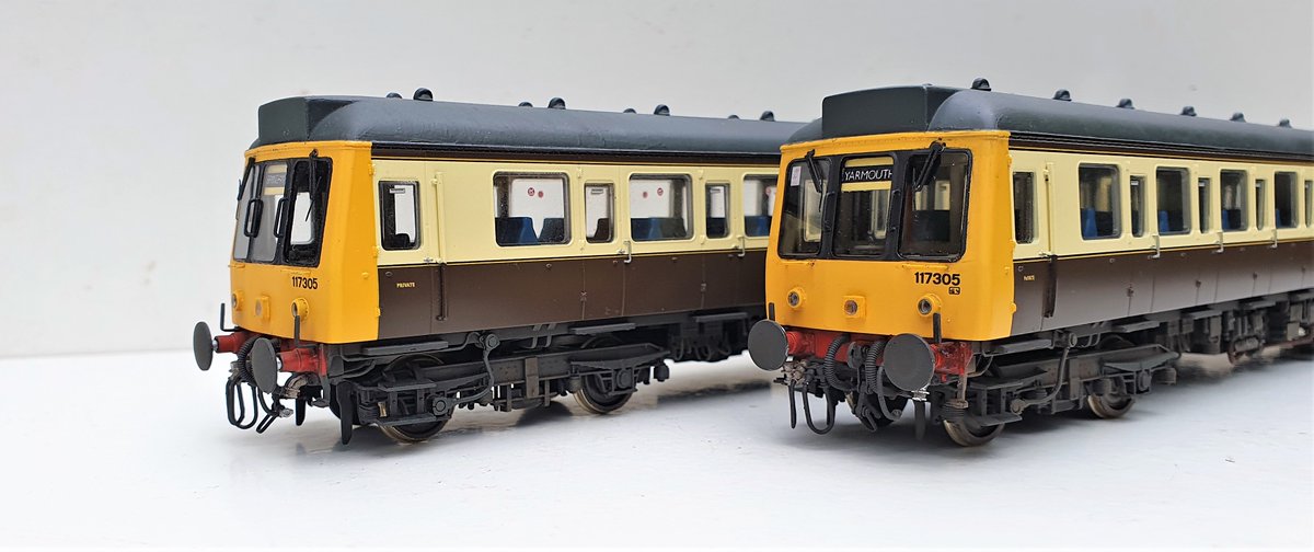 wrt_77's tweet image. An altered Kernow GWR 150 #Class117 in #EMgauge. A minor celebrity DMU in its day it ventured all over the place so I have a great excuse to use it on the layout! #TMRGUK