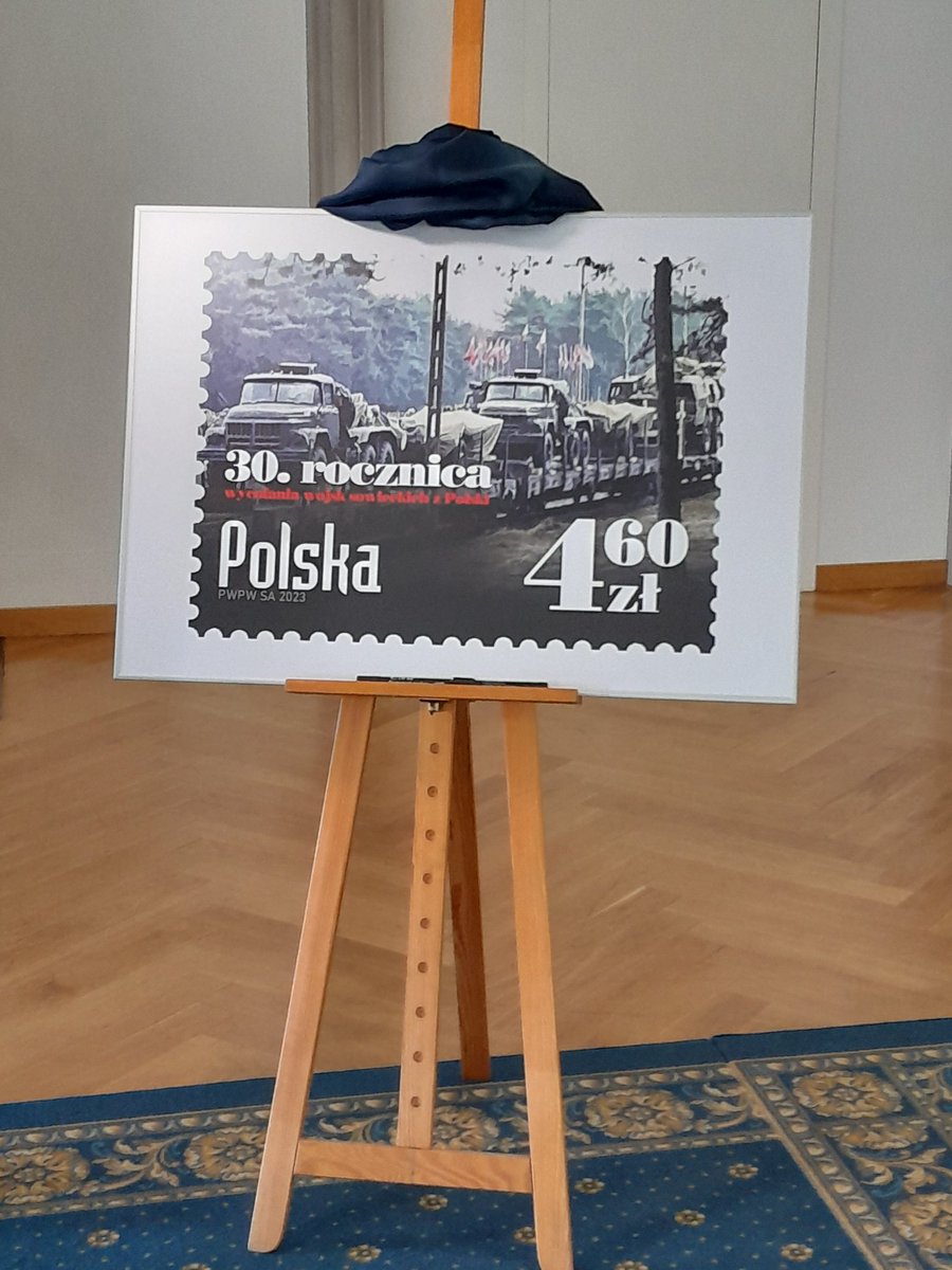 PocztaPolska's tweet photo. 📯Uroczysta prezentacja waloru odbyła się w #Legnica z udziałem m. in. @TomaszZdzikot - prezesa @kghm_sa, wnioskodawcy emisji oraz K.#Falkowski - prezesa @PocztaPolska. https://t.co/jw1DroIMoI