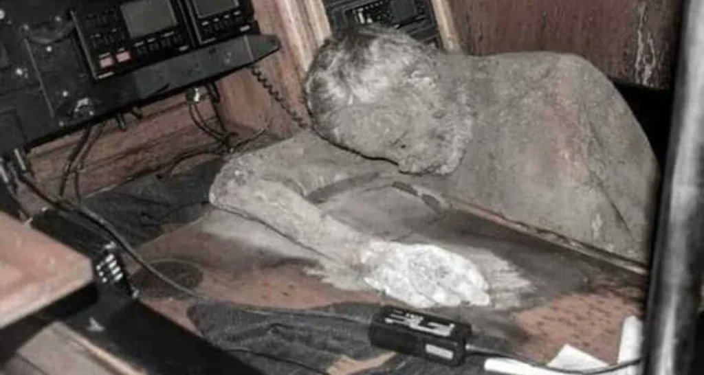 In 2016, the mummified body of German sailor Manfred Fritz Bajorat was found on an abandoned yacht in the Philippines. He apparently died while attempting to use the radio, possibly to call for help. Investigators believe he died of a heart attack or stroke.