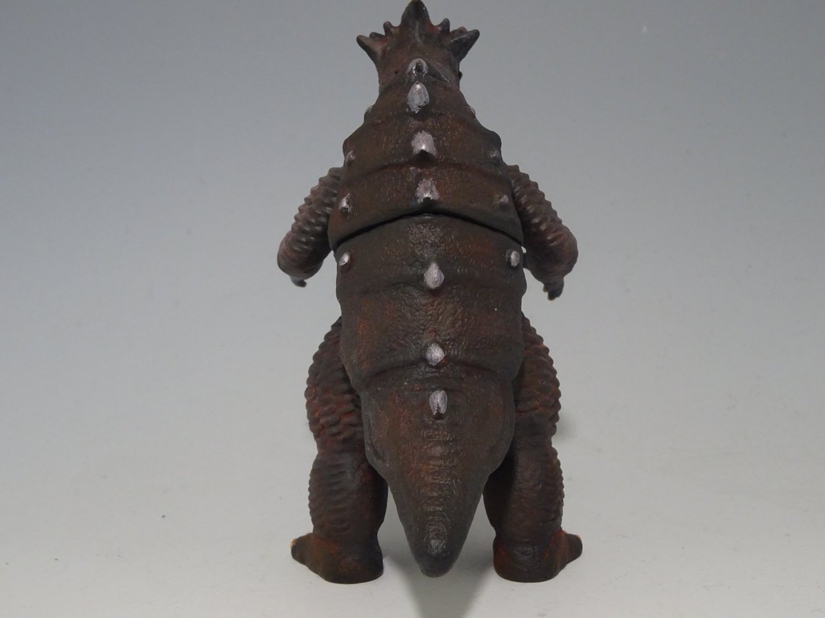 ウルトラ怪獣シリーズ ベビーデマーガをリペイントしました。ベースは 