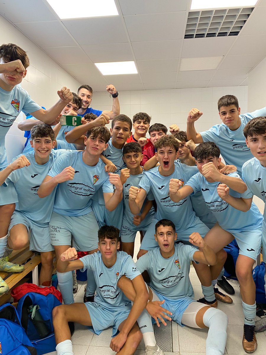SigueiroXOroso's tweet photo. 𝐃𝐈𝐕. 𝐇𝐎𝐍𝐑𝐀 | Cadete 5⃣-0⃣ Pabellón CF 
Grandes! 💙⚽ https://t.co/l2h2WChaGI