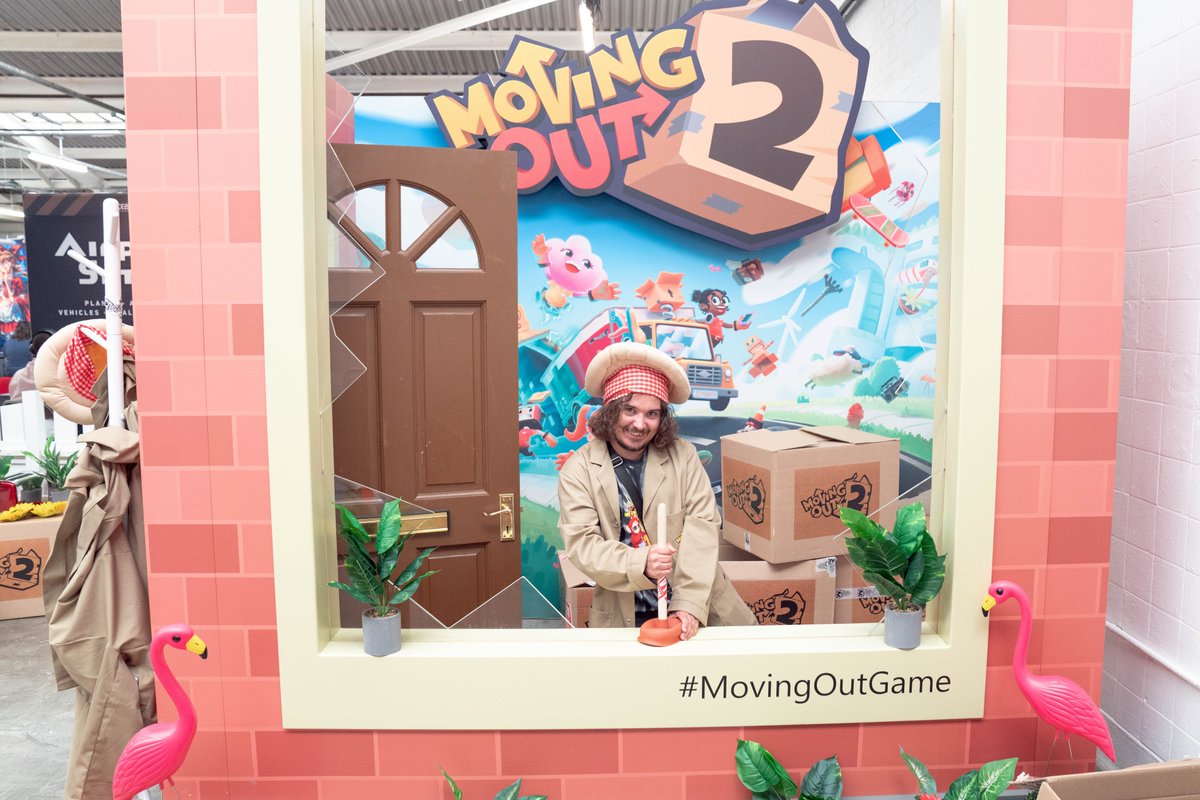 JonDBarker's tweet photo. Saw @Daniel_Dobbs at @WASDlive_. Made him pose with @sega's Sonic statue and the #movingoutgame set. https://t.co/a41H7xPVWl