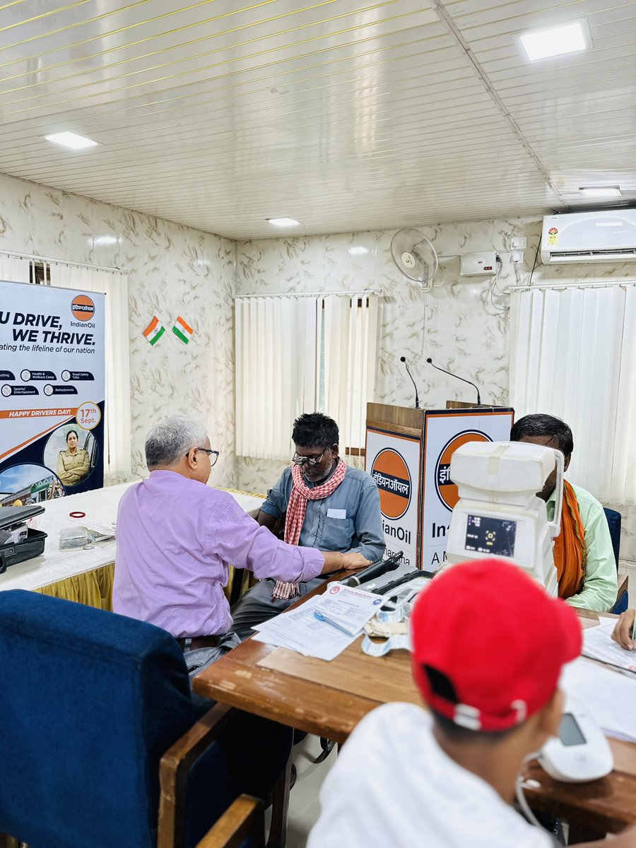 jitendergarwan's tweet photo. "Revving up for a special day at Tikrikalan Bottling Plant! 🚚��� Our Drivers' Day celebration featured eye and health checkups, a slice of delicious cake, and the distribution of drivers' kits. Keeping our dedicated drivers in top gear!" 🍰👁️‍🗨️🎁 #DriversDayCelebration https://t.co/pRTncGTr5I
