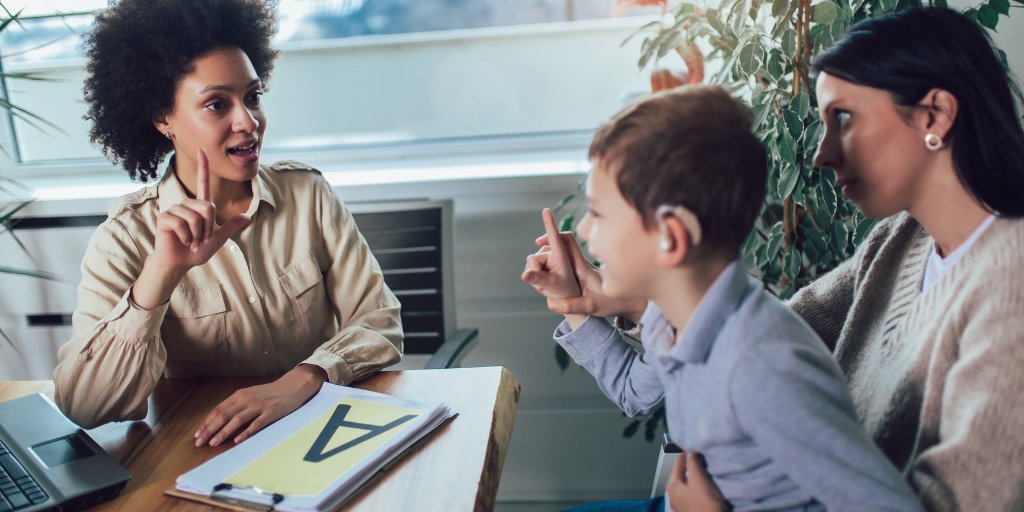 #InternationalWeekOfTheDeaf is an initiative started in 1958, focusing on the achievements of deaf people and building solidarity. Since 2009, it has been celebrated worldwide. 🌎 

The week ends with #InternationalDayOfSignLanguages. 

Learn more! ow.ly/vnaN50PCxqk