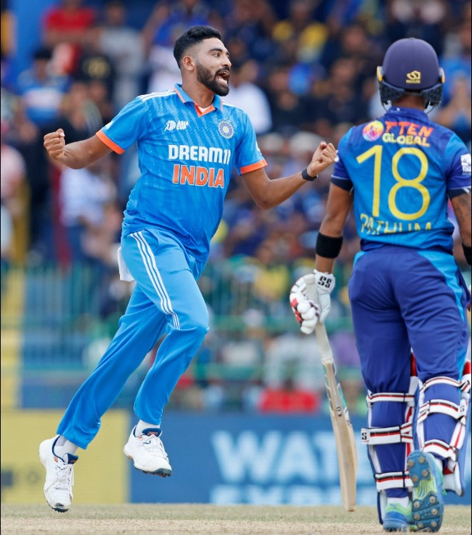 ecell_iitb's tweet photo. Witnessing #Siraj's phenomenal performance in the Asia Cup final is a testament to the power of consistency and hard work!  His dedication to honing his skills paid off in the most epic way.  Success is never accidental; it's the result of relentless effort! 🏆

What a sweep by #TeamIndia 🇮🇳

#AsiaCupFinal #INDvSL #Siraj