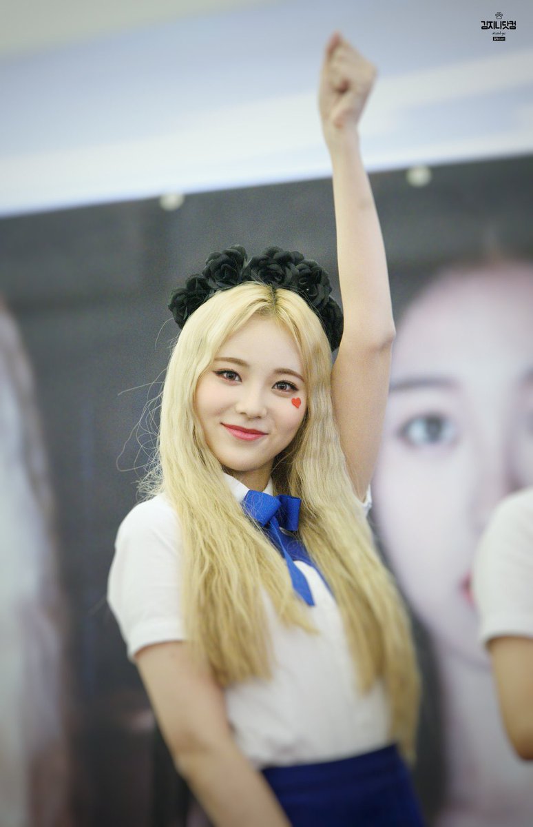 ᅠ
ᅠᅠ
ᅠ
ᅠ
Jeda diberikan sebelum ia kembali melanjutkan sesi perkenalan.

“Salute! To the stars who listen, meet your own galaxy. Perkenalkan saya Kahiyang selaku pembawa acara pada malam hari ini.” ucap sang gadis memperkenalkan diri.
ᅠᅠ
ᅠ
ᅠ
ᅠ