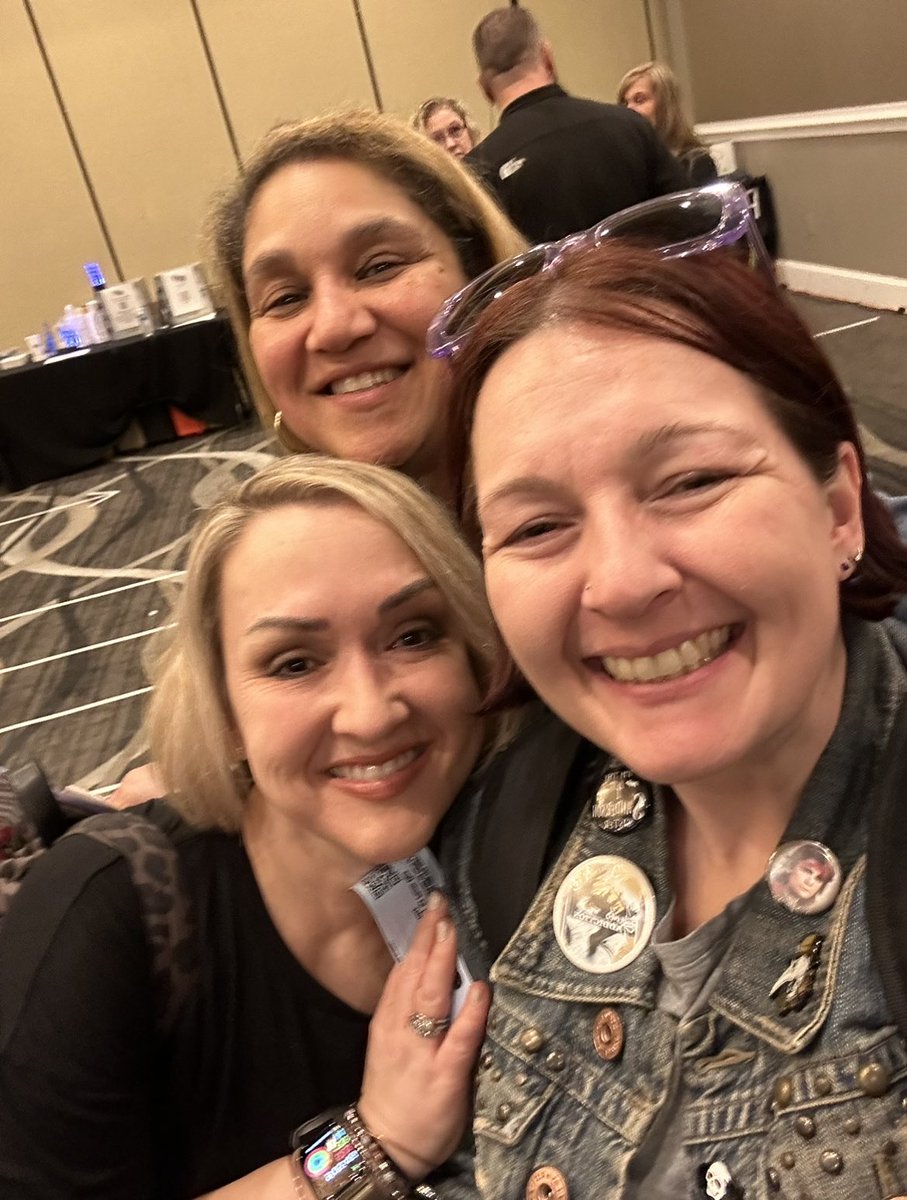 MelyndaE's tweet image. Happy happy birthday @sapphaire_rain 🎉🎁🎊🎂🎈🎉🎊🎂🎉🎈🎁

Another super cool amazing friendship created by @Theorossi &amp;amp; @KimFCoates ♥️😜💯
Alright #SAMFAM everybody wish Amber HAPPY BIRTHDAY!!! #THEOrypod #ReaperReviews