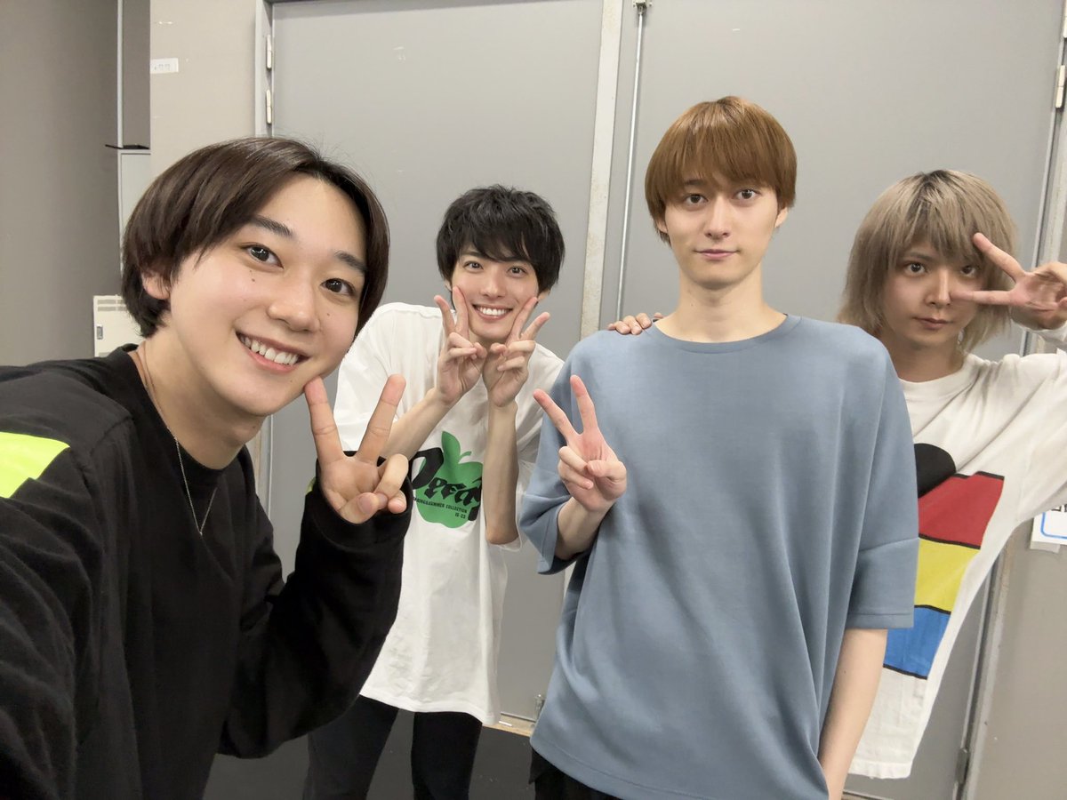 Et__official's tweet photo. GS382応援練習📣✨

今日も絶賛いい練習ができた💦
あおいが別件で4人での練習でしたが熱量は5人分🔥
本番まで残り６日！！

さぁさぁ、まだまだやりますよ https://t.co/XC9kqxFbaX