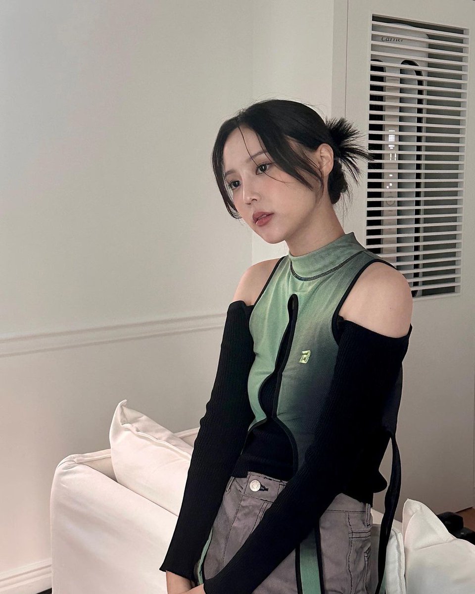 suusyzzy's tweet photo. 230804 suusyzzy ig update

behind pictures from her chil label x summer playlist photoshoot 💞

🔗 https://t.co/RHsG3pdQk2
#BANGSOOJI #방수지 #soojistagram https://t.co/isTrtD6U4o