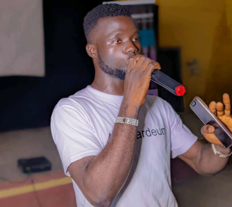 BitrusYaku98331's tweet photo. What an awesome moment learning about web3 with @240Nature and @SUCCESSOLAOJO. ALL thanks 🙏 to @Shardeum for bringing shardeum for M.A.U I believe web3 Education should go beyond the internet.

#proofofcommunity https://t.co/5nlF35qPIG