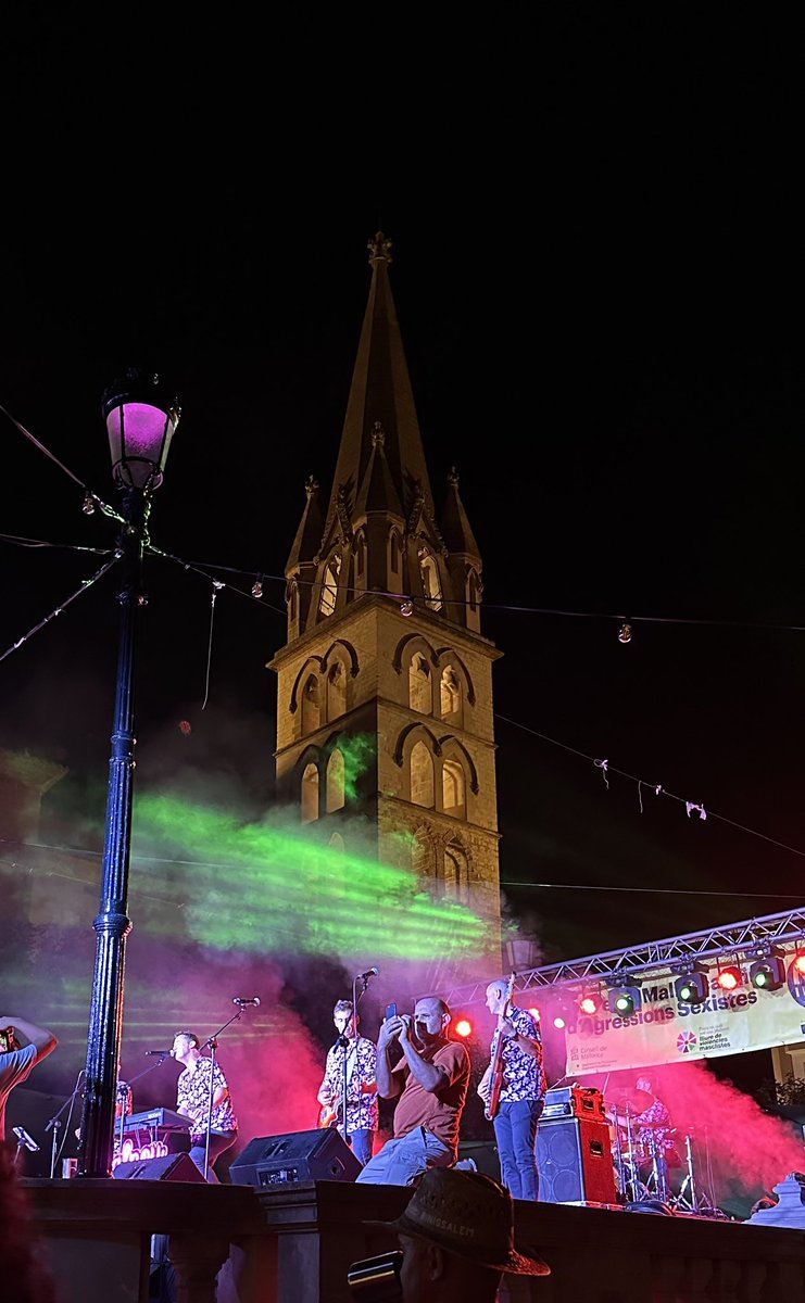 margabestard_'s tweet photo. que feliç me fa sa meva gent, ses nostres festes i nostre poble👣💜 https://t.co/a5MtV1ekiC