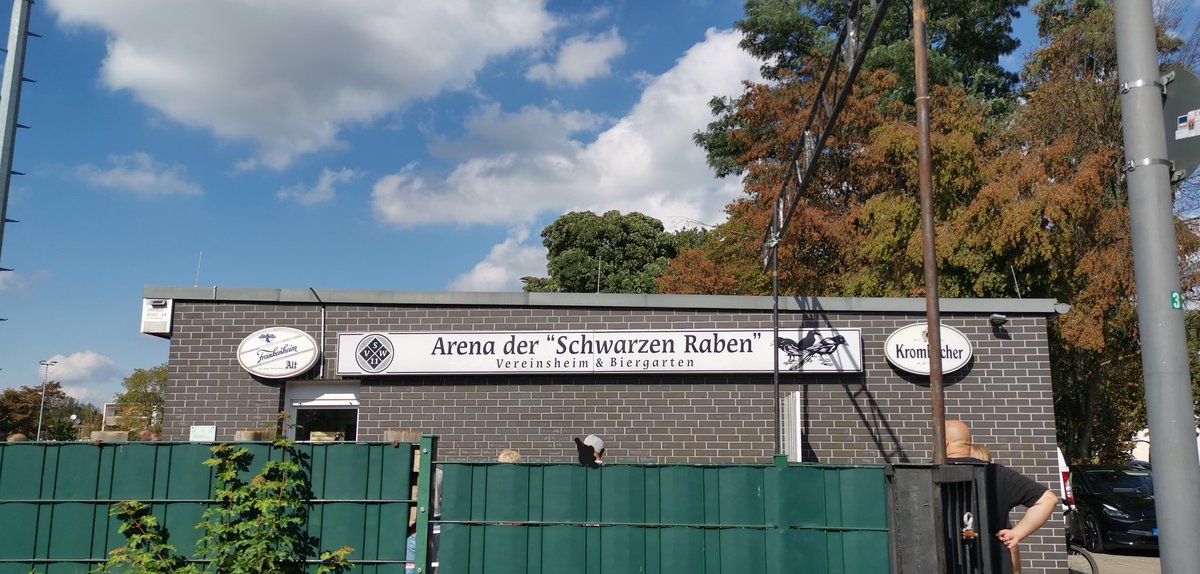 fussball_freund's tweet photo. 🏟️ Arena der schwarzen Raben: 
⚽ SV Wanne 11 - SC Westfalia Herne
#Landesliga 3 #Westfalen
17.09.2023
Derby in #Crange. Der Platz liegt direkt an der A 42. Fettes Catering. Viel mehr #Ruhrgebiet geht nicht. 
#groundhopping #NonLeague #unsereamateure https://t.co/Y47vymm5SG