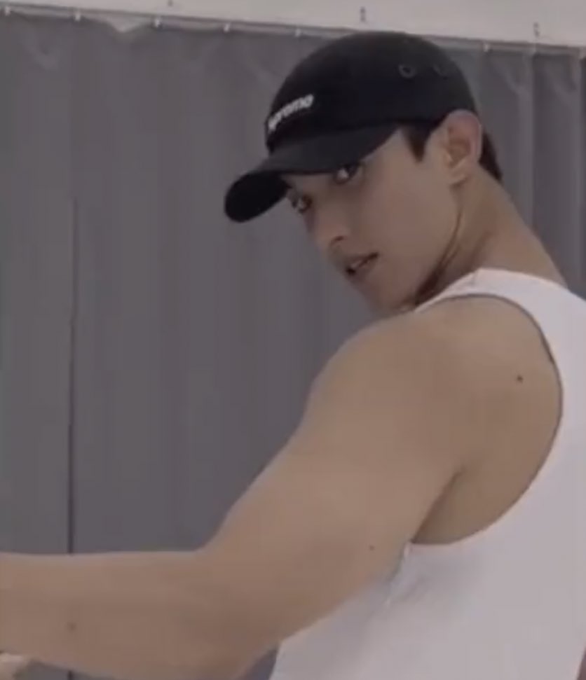 9HWWJ6's tweet photo. HIM????? HELL NO https://t.co/caG6u89s26
