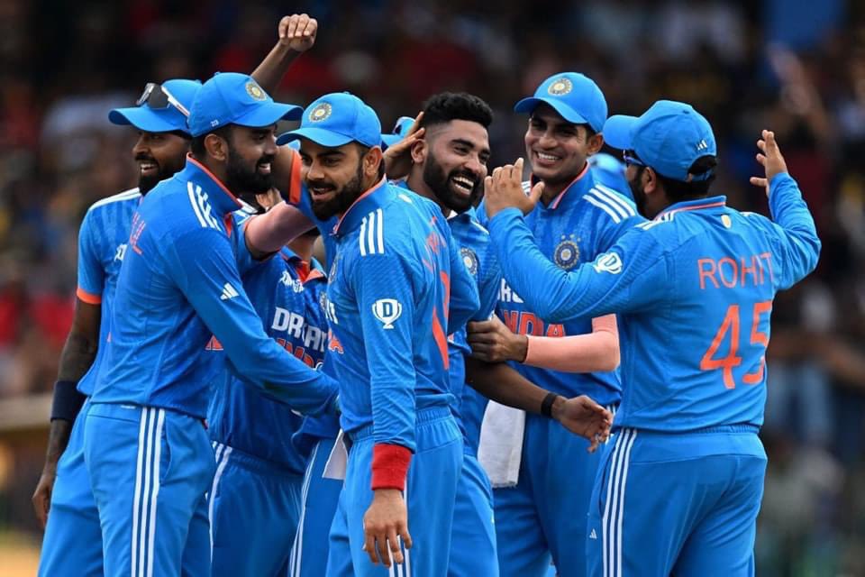 आज भारतीय क्रिकेट टीम ने एशिया कप 2023 के फाइनल मैच में उत्तम व उत्कृष्ट प्रदर्शन करते हुए श्रीलंका के विरुद्ध जीत हासिल कर इतिहास रच दिया है। भारत ने एशिया कप में श्रीलंका को 10 विकेट से हराकर 8वीं बार एशिया कप जीता है। 

शानदार खेल प्रदर्शन के लिए भारतीय टीम के सभी खिलाड़ियों