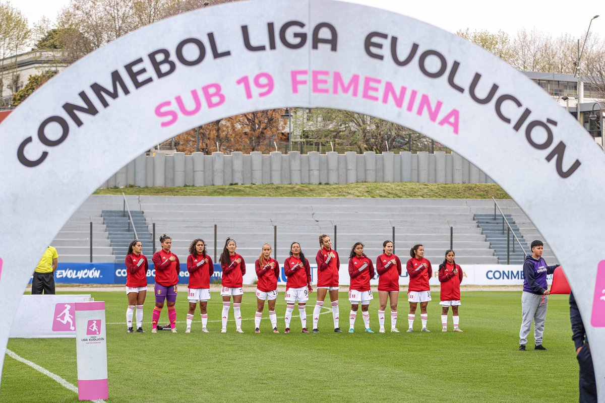 AUFimpulsa's tweet photo. ▶️ 𝗗𝗮𝗹𝗲 𝗽𝗹𝗮𝘆

En marcha la @CONMEBOL Liga Evolución Sub 19 Femenina. ⚽️ 

Hay Clásico del Pacífico, por la pantalla de https://t.co/DNnOvzAUI2 📺 https://t.co/QIFkZQjy6C