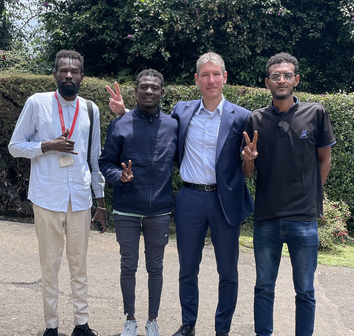 Despite the tragic backdrop of Sudan’s ongoing war, it was good to catch up in Addis with old acquaintances from Khartoum Resistance Committees. Brave young people like these should decide 🇸🇩’s future, not the men of violence. UK will work to ensure their voices are heard.