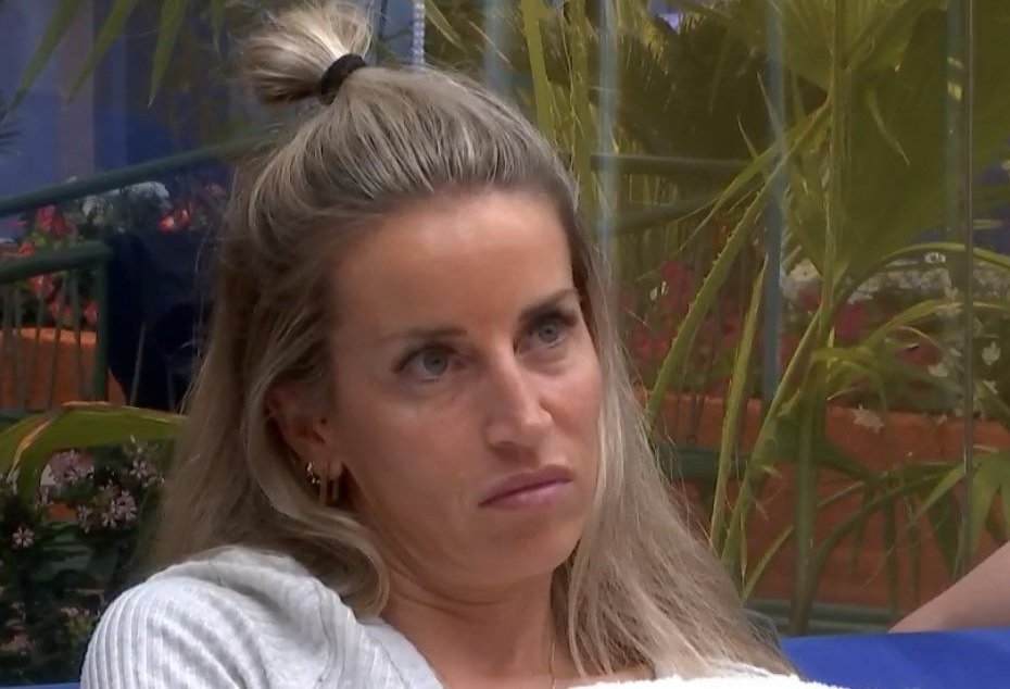 Rocioyositecreo's tweet image. Mira a la Tumbaíta ya me la estáis largando!!! Tiene el papo de decir que Karina no va a disfrutar la experiencia como ellos cuando ella se pasa todo el día con este careto! Vamos no me jodas!!! #GHVIP17S