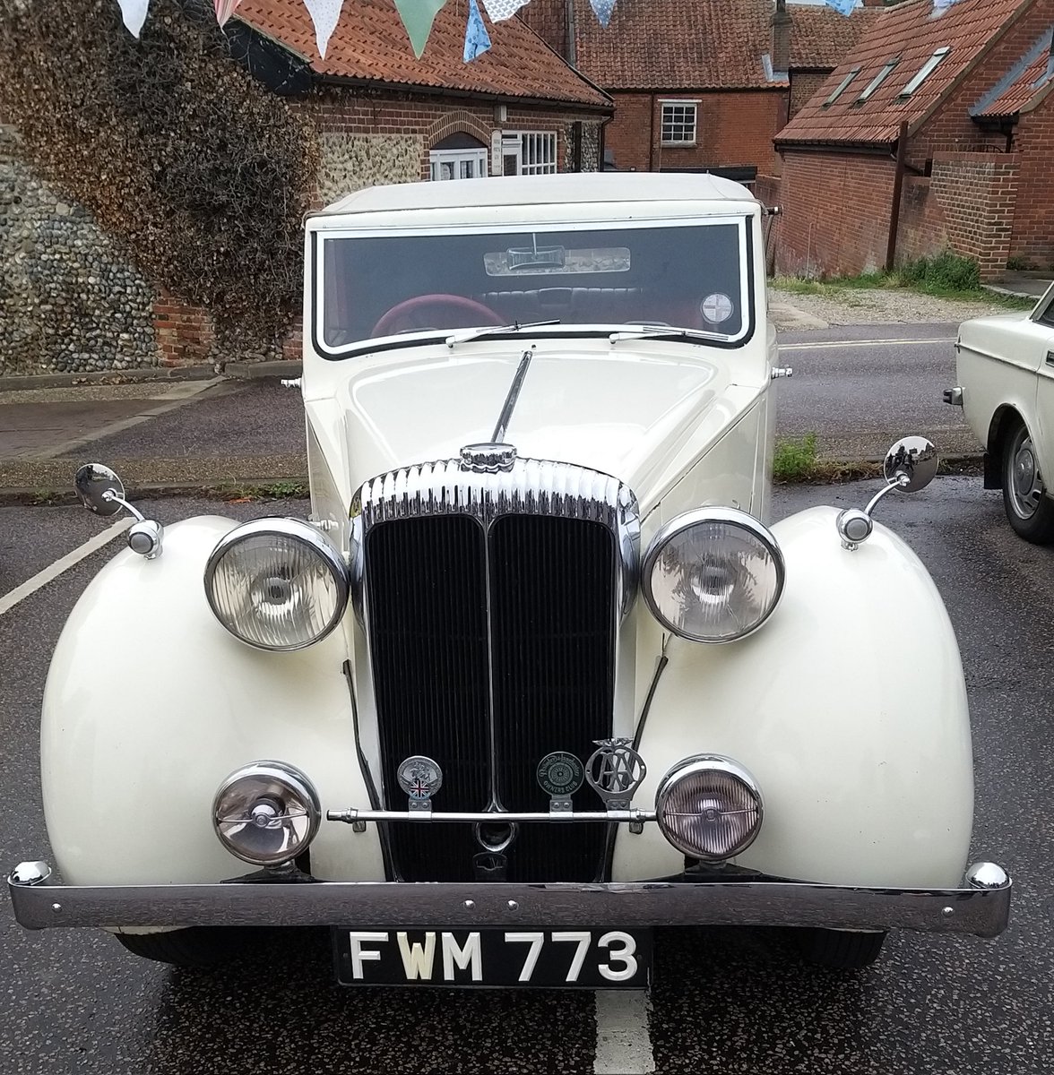 jfmwym's tweet photo. Nice classic cars at today's #wymondham Vintage Day. https://t.co/iPejEdH6jl