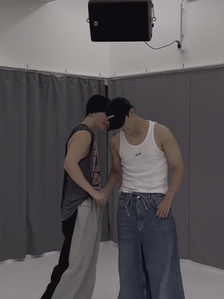 seoulicit's tweet photo. we love main dancer x main vocalist duos https://t.co/7VymEcvw1U