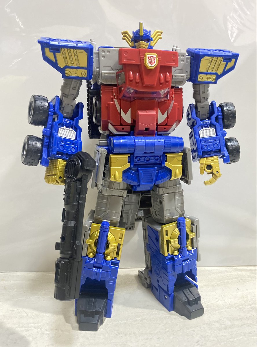 terence_jp's tweet photo. 合体後、腕はちょっと長く感じますが、全体的に良いバランスと思います。

この新規拳パーツのデザイナーは天才か？！ https://t.co/VxwBqtPnh7