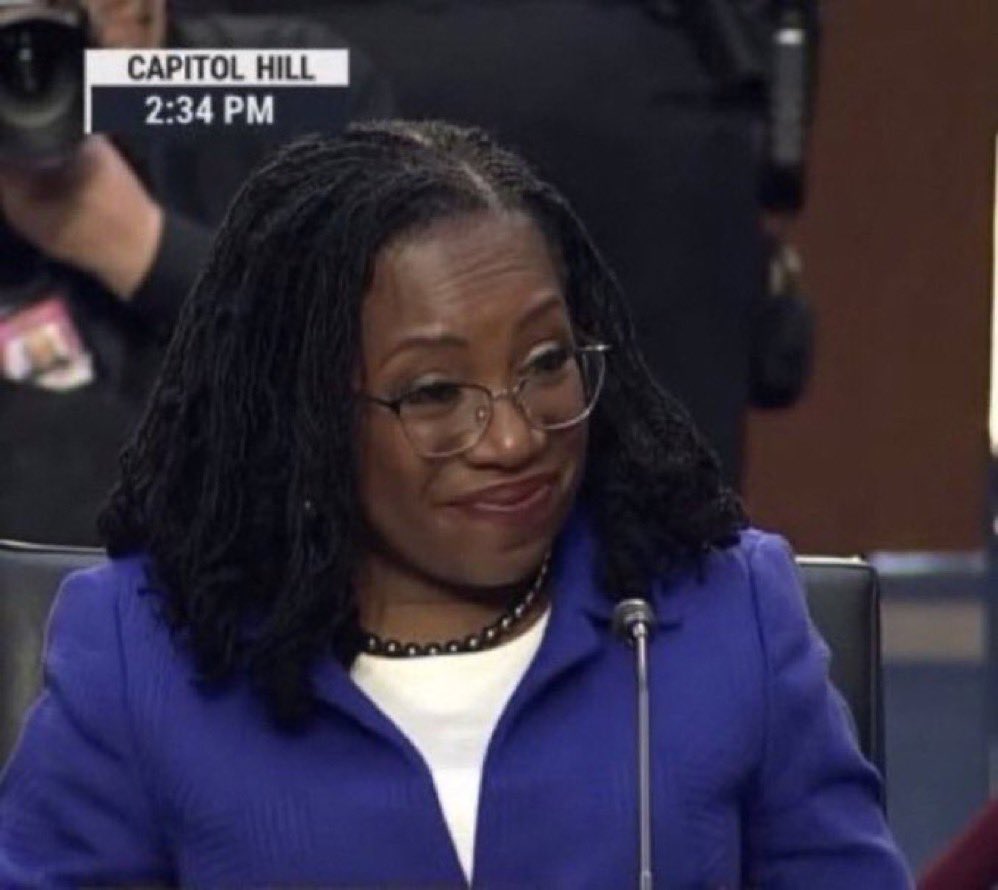 PickleMamaa's tweet photo. Lemme get this straight…..y’all are mad cuz men are saying sha’carri looks good with her natural hair because nobody should be policing black women’s hair? …………………..fr? https://t.co/7fOtVgj3lb