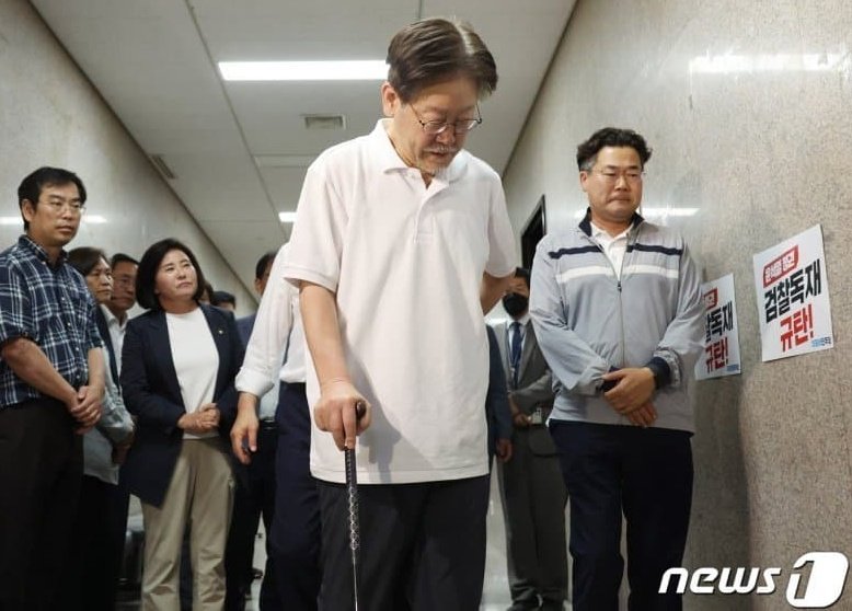 송경 (松徑) 소나무 숲 속에 난 작은 길. tweet media