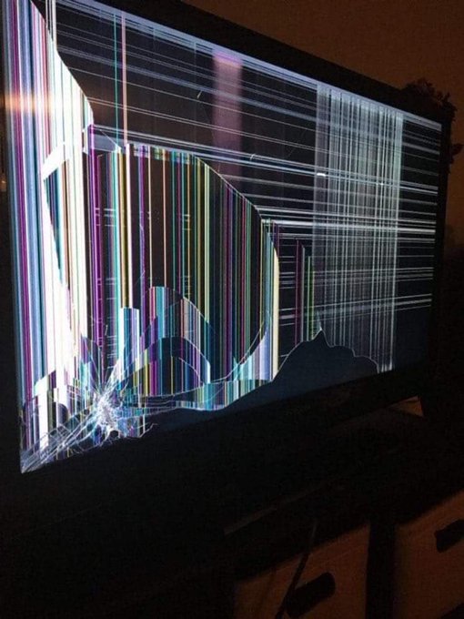 JORBAS_F1's tweet photo. Acabo de romper mí televisor enfrente de más de 30 invitados en el cumpleaños de mí hijo por culpa de Aston Martin. Mí mujer llorando agarró a nuestros hijos y dijo que se iban a pasar el finde a la casa de su vieja. Aston Martin acaba de arruinar mí matrimonio. Ya no lo puedo soportar