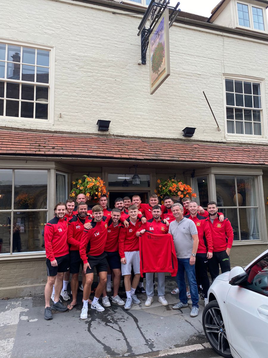 SPONSOR🔴⚫️

A massive thanks to Red and Sharon from The Hollybush who have sponsored us and provided tracksuit tops for the 23/24 season. Do a lot for us on a Sunday afternoon and we couldn’t appreciate it enough.❤️🖤