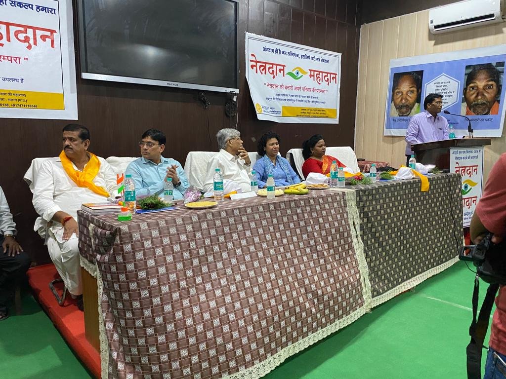 आयुष्मान भवः
महिला डिग्री कालेज बांदा में सद्गुरु नेत्र चिकित्सालय चित्रकूट के तत्वावधान में नेत्र दान/अंगदान हेतु प्रचार-प्रसार एव जन जागरुकता के लिये गोष्ठी / कार्यशाला का आयोजन किया गया,इस मौके पर जिलाधिकारी श्रीमती दुर्गा शक्ति नागपाल CMO Dr अनिल कुमार श्रीवास्तव उपस्थित रहे।