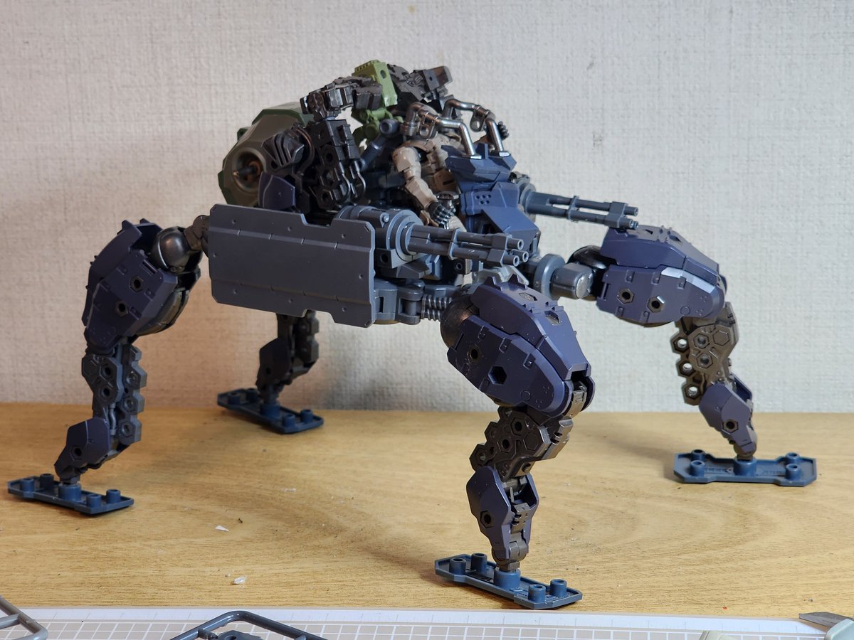 Using #framearmsgirl exosuit unit
Basic buildup for 4 foot walker #hexagear

#ヘキサギア #mecha #robot #titanfall