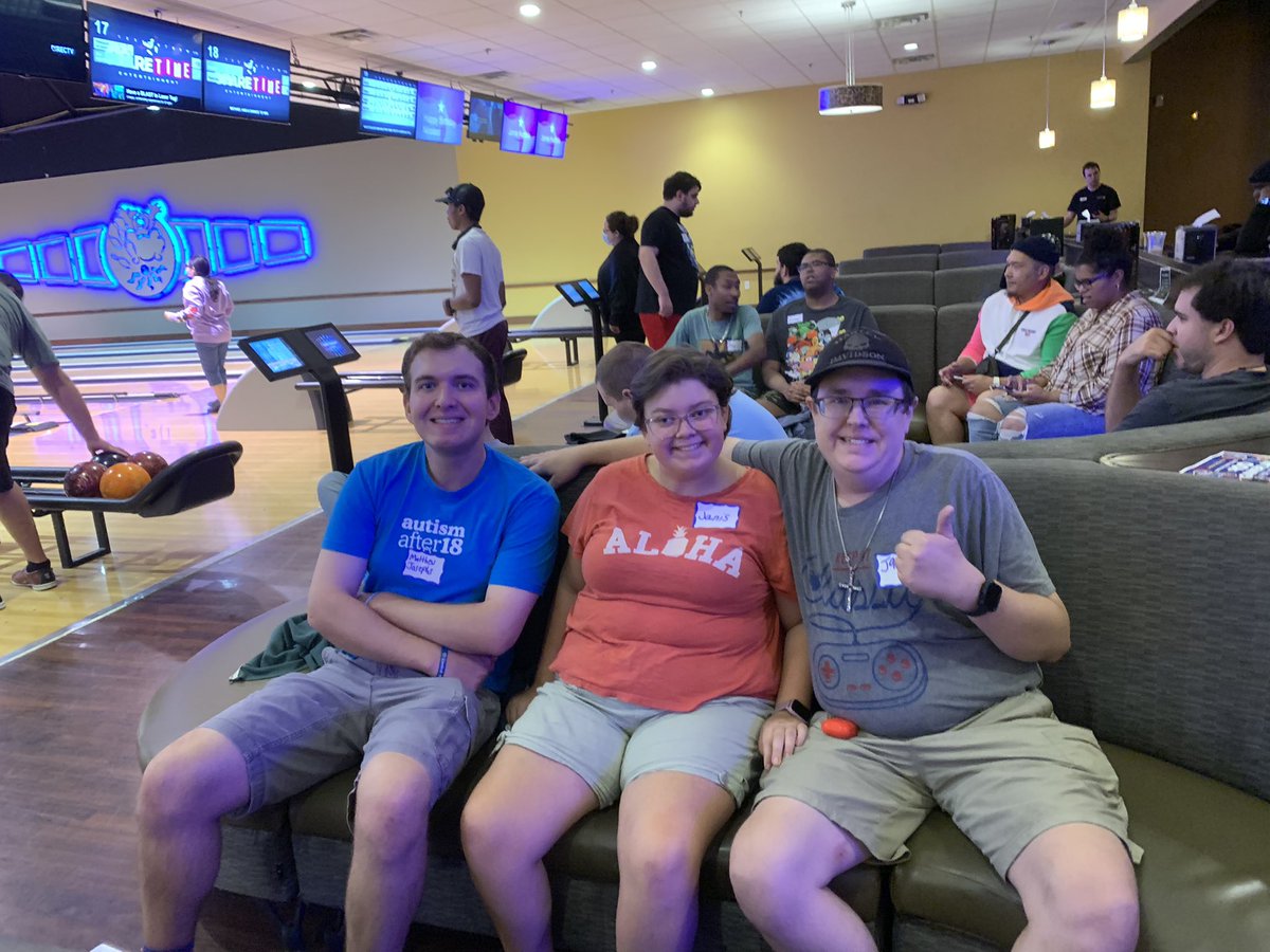 Sunday funday bowling with our friends!
Welcome to all of our new friends who joined us today 🩵🩵
#bowling
#pizza
#funwithfriends