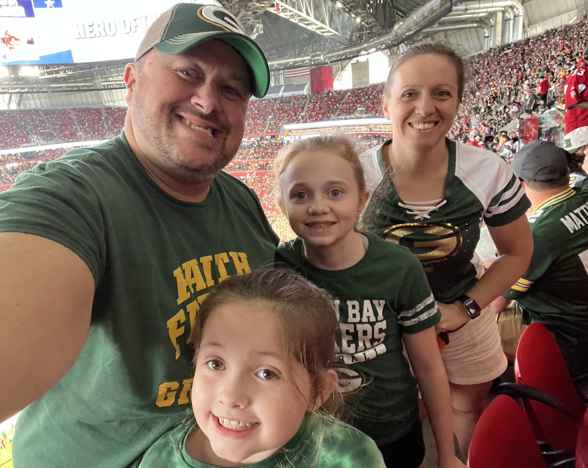 TheRobSpahr's tweet photo. First @packers game for my girls. #GoPackGo https://t.co/as0lsYMyLm