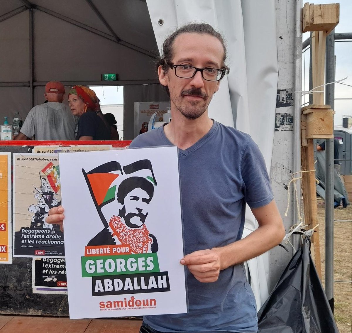 Lors de la #FeteHuma2023, @UsulduFutur a affirmé son soutien à la libération de Georges Abdallah. Communiste libanais et combattant de la résistance palestinienne, il est emprisonné en France depuis 1984 alors qu'il est libérable depuis 1999. #FreeGeorgesAbdallah