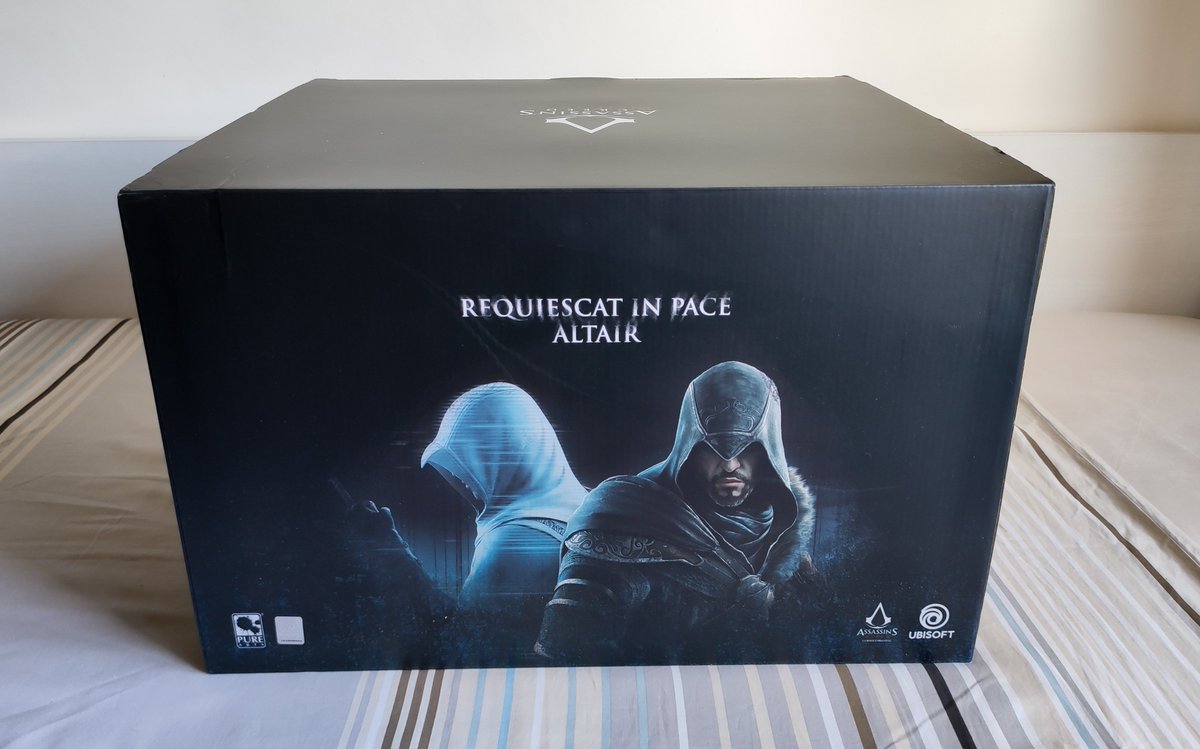 juanmawl's tweet image. Diseño de la caja📦✨

La legendaria frase "No books, no wisdom, just you fratello mio. Requiescat in pace Altair."

Foto spoiler del contenido de la figura e ilustración de Assassin's Creed Revelations con Altair y Ezio.

📌📸 (2/9)

#RIPAltair #PureArtsSnap #AssassinsCreed