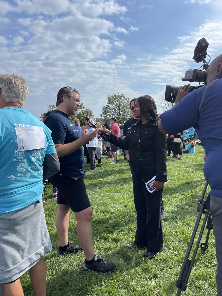 Lifeiskitsch's tweet photo. It’s @FOX2News’ @IngridKMedia! You rock! Today’s Detroit @HeadfortheCure 5k on Belle Isle was awesome! #btsm #HBTCstrong #HFTC https://t.co/nw5De5onoU