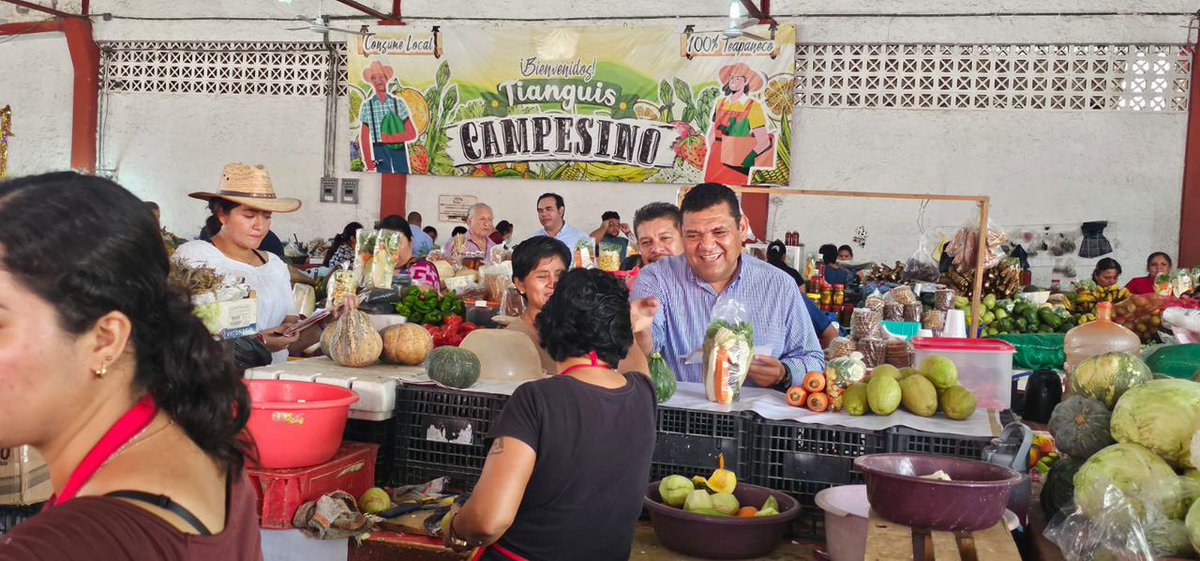 TabascoJavier's tweet photo. Estuvimos en el mercado de #Teapa donde la gente respalda los logros de la #4T. Hay mucho entusiasmo y mucha esperanza en que la transformación continuará para bien del pueblo. https://t.co/8M3leaPafV