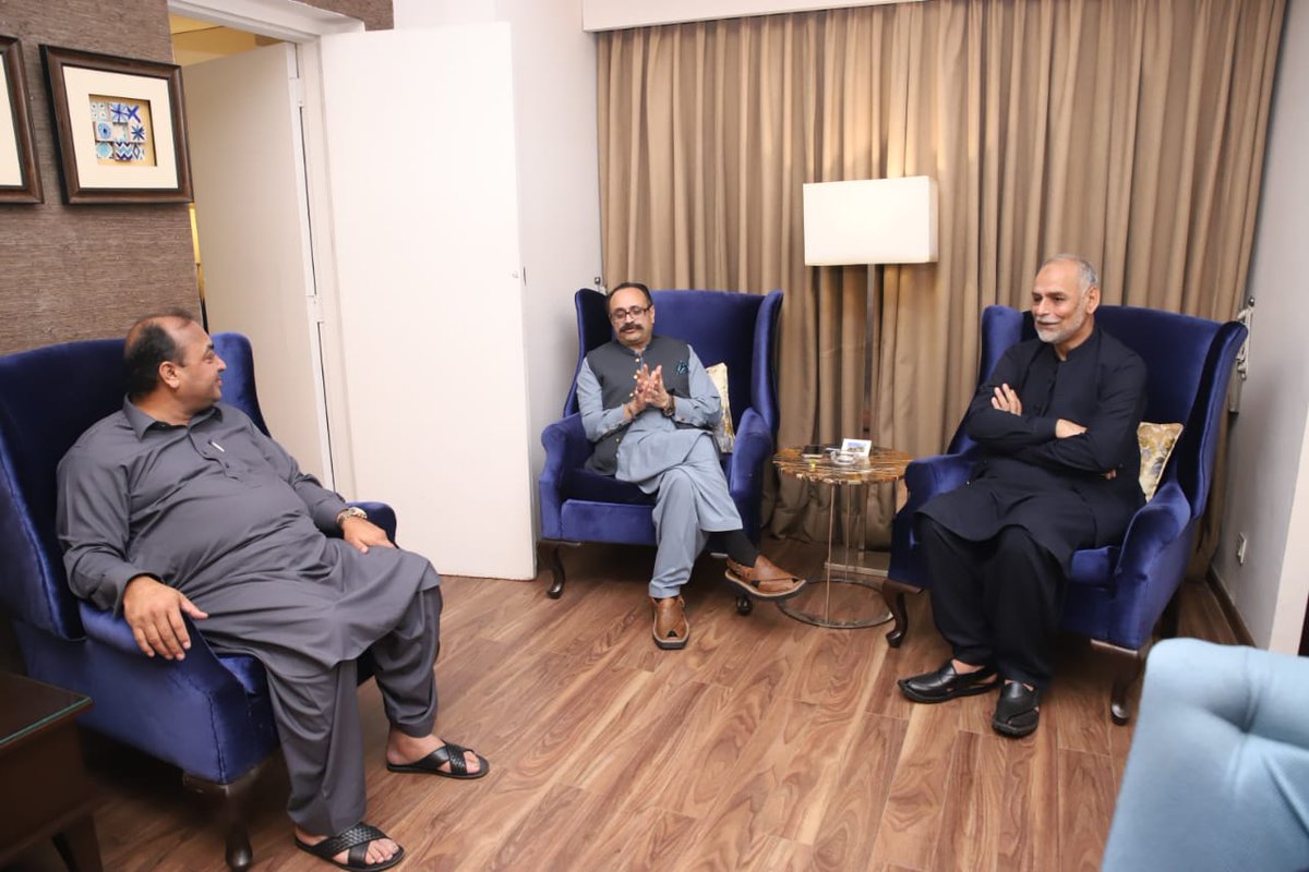 TeamSTIKHAN's tweet photo. ملتان:سابق وزیراعظم آزاد کشمیر سردار تنویر الیاس خان سے محمد نوازشریف زرعی یونیورسٹی ملتان کے وائس چانسلر پروفیسر ڈاکٹر آصف علی راؤ کی ملاقات
ملاقات میں شعبہ زراعت کے تعلیمی و تحقیقی نظام بالخصوص آزاد کشمیر میں زراعت کے فروغ سمیت باہمی دلچسپی کے امور پر تفصیلی تبادلہ خیال کیا گیا https://t.co/S1fJi70n49