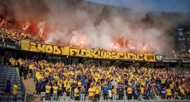 🎶 Så flyt jer når Brøndby stormer frem! 🟡🔵

📸: <a href="/FrejaBorne/">Freja Borne 🏳️‍⚧️🏳️‍🌈 🔜 back in action 😎</a> 
#Brøndby