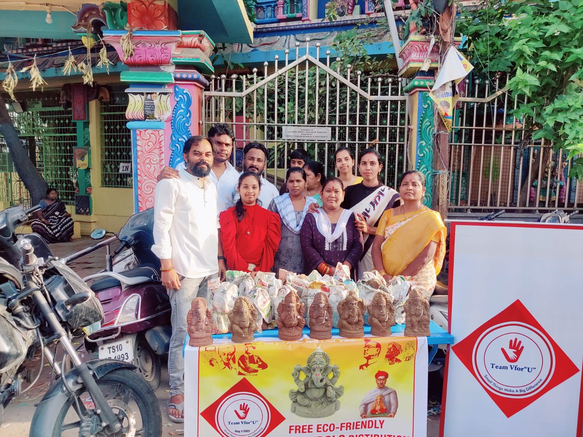 TeamVforu's tweet photo. Today We distributed Free Eco Friendly Clay Ganesh idols at Chilkalguda Near Katta Maissama Temple.

Thank you so much @ShamSunderBJP and @Lingishetty9999 Special Guests for Distributing the Ganesh Idols.

It was a tribute to Mother Earth.
Thank You all for your endless Support. https://t.co/k9Ntm9oudo