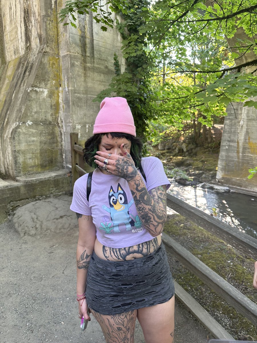 kerropikilla's tweet photo. Me in bluey shirt yesterday n so many people saw my ass lo https://t.co/VJGr0etWrY
