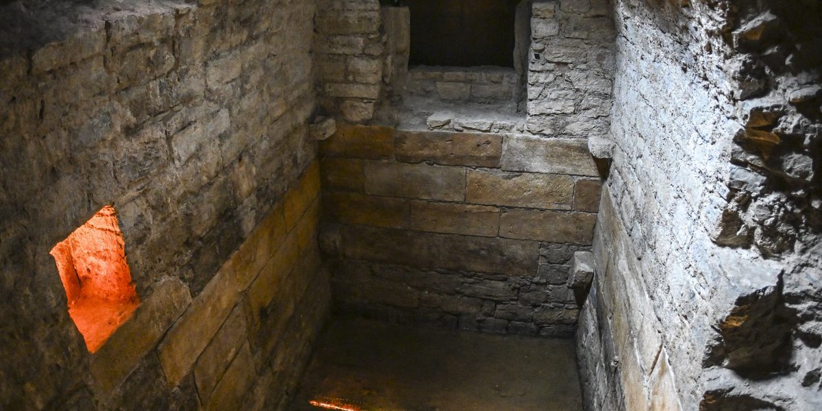 JuedischeOnline's tweet photo. Jubel, Freudentränen und knallende Sektkorken in Thüringens Landeshauptstadt: Das jüdisch-mittelalterliche Erbe in Erfurt wird neues Unesco-Welterbe.  https://t.co/hh8sxXw18z https://t.co/Y1rPZgmO1T